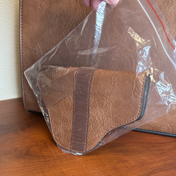 NWT Jessie James Kate Concealed Carry Lock and Key Satchel with Coin Pouch - Picture 4 of 16